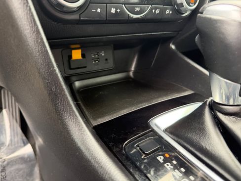 Used 2018 MAZDA MAZDA3 Touring FWD image 27