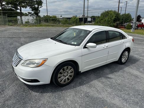 Used 2014 Chrysler 200 LX FWD image 4