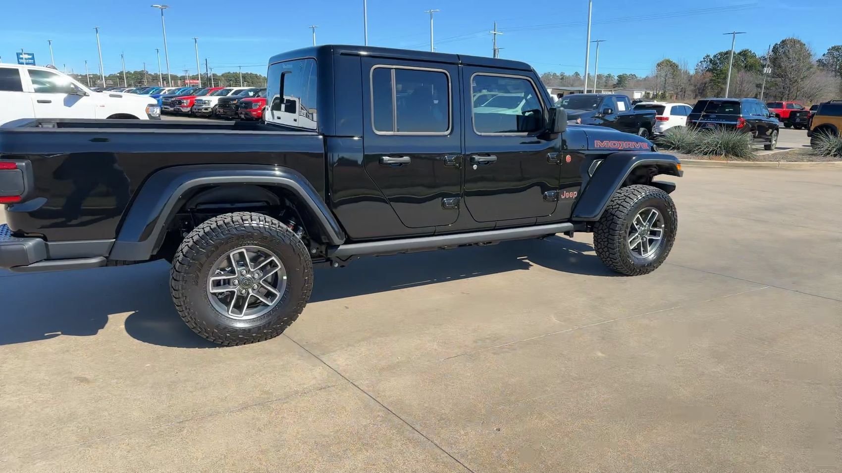 Used 2025 Jeep Gladiator Mojave AWD/4WD image 8