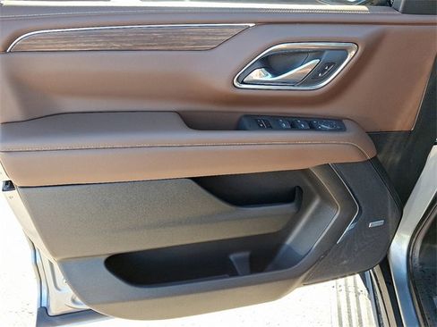 Used 2023 Chevrolet Suburban High Country w/ Premium Package 2 image 10