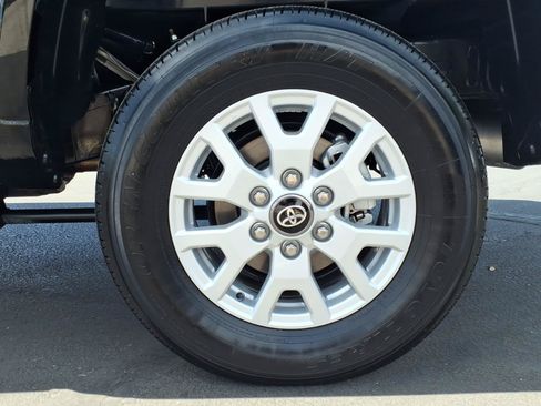 Certified 2025 Toyota Tacoma SR5 AWD/4WD image 9