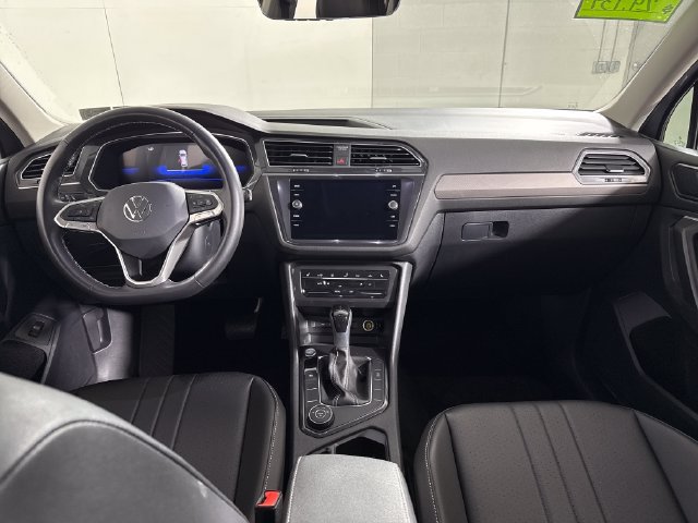 Used 2024 Volkswagen Tiguan SE AWD/4WD image 14
