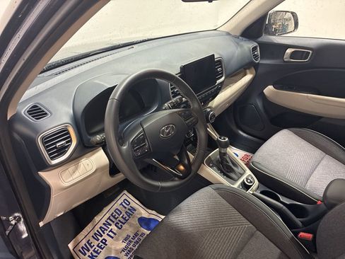 Used 2025 Hyundai Venue Limited image 35