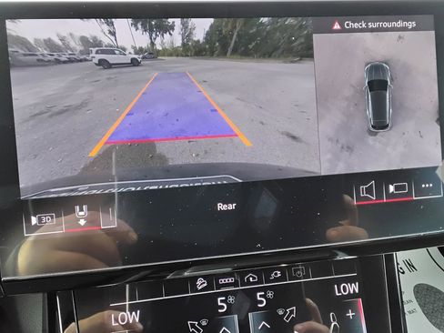 Used 2024 Audi Q8 e-tron Premium Plus image 28