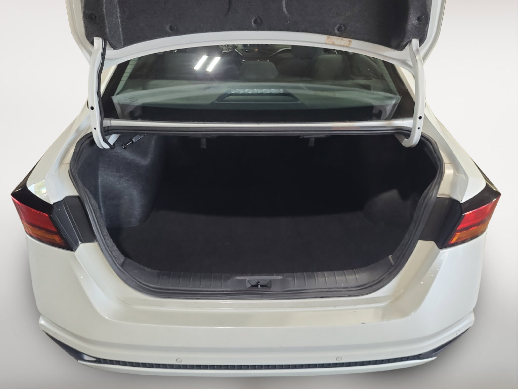 Used 2024 Nissan Altima 2.5 SV FWD image 17