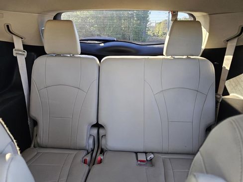 Used 2020 Buick Enclave Essence w/ Sound and Sites Package image 29