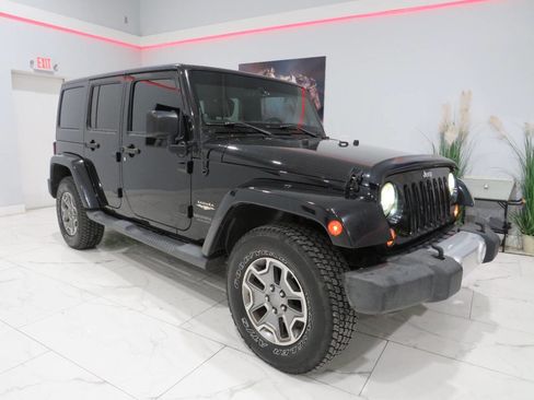 Used 2014 Jeep Wrangler Unlimited Sahara image 2