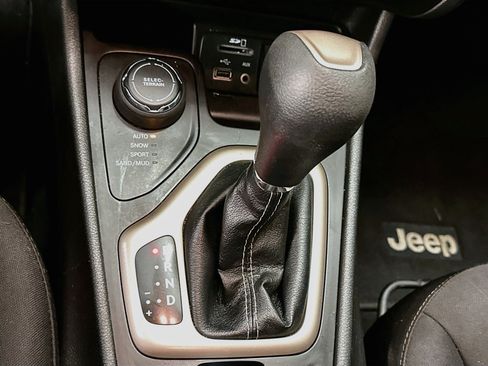 Used 2017 Jeep Cherokee Sport AWD/4WD image 24