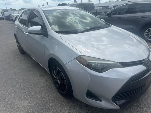 Used 2018 Toyota Corolla LE FWD image 3