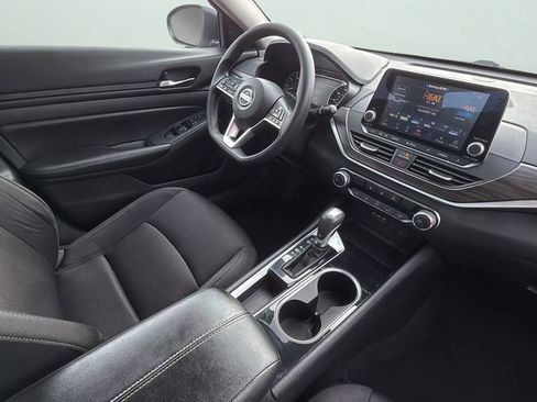 Used 2024 Nissan Altima 2.5 SV FWD image 18