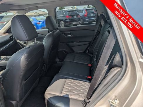 Used 2022 Nissan Rogue Platinum w/ Head-Up Display Package AWD/4WD image 10