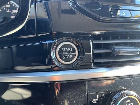 Used 2024 Nissan Pathfinder SL w/ Lighting Package (N92) image 28