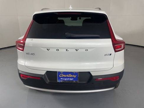 Used 2025 Volvo XC40 B5 Core w/ Protection Package Premier AWD/4WD image 7