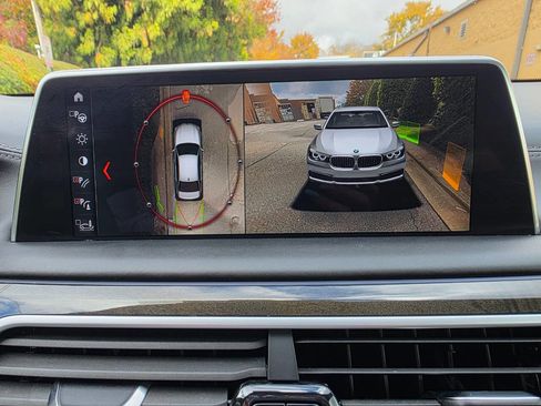 Used 2019 BMW 750i xDrive w/ Executive Package image 31