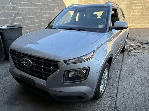 Used 2020 Hyundai Venue SEL image 2