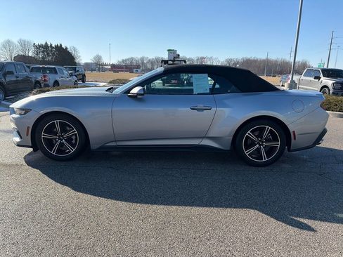 Used 2025 Ford Mustang Premium RWD image 4