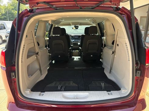 Used 2023 Chrysler Voyager LX FWD image 20