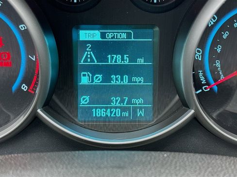 Used 2015 Chevrolet Cruze LT image 8