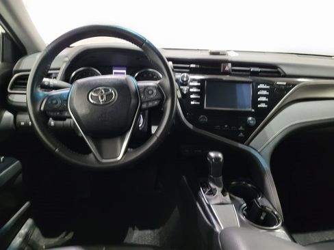 Used 2020 Toyota Camry SE image 4