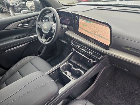 New 2025 Chevrolet Traverse LT image 30