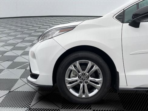 Used 2023 Toyota Sienna XSE image 14