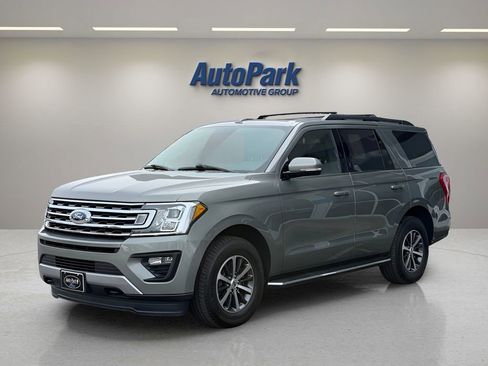 Used 2019 Ford Expedition XLT w/ Equipment Group 202A AWD/4WD image 3