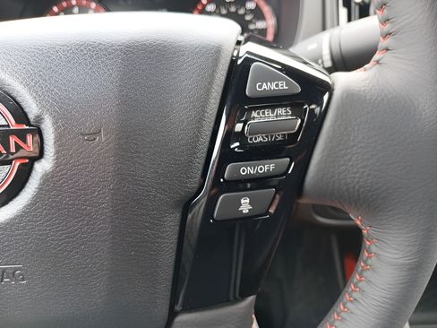 Used 2025 Nissan Frontier PRO-4X AWD/4WD image 29