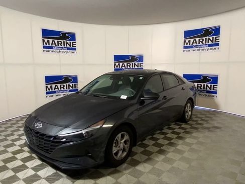 Used 2023 Hyundai Elantra SE w/ Cargo Package FWD image 6
