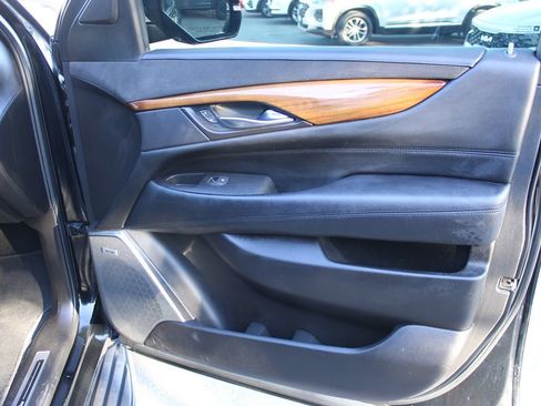 Used 2017 Cadillac Escalade Luxury RWD image 30