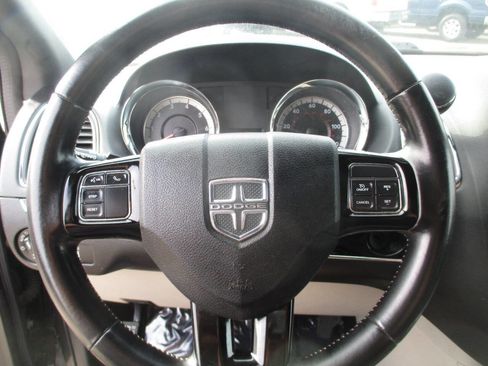 Used 2020 Dodge Grand Caravan SXT image 17