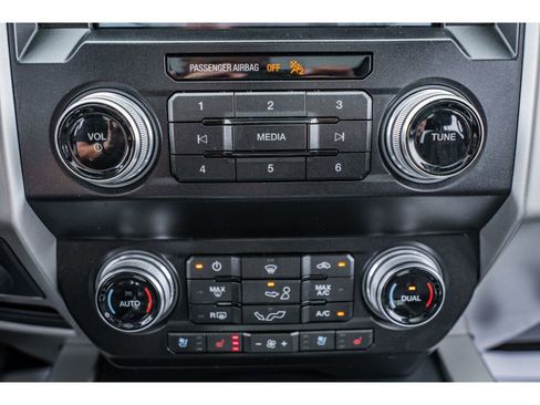 Used 2019 Ford F150 Lariat w/ Equipment Group 502A Luxury AWD/4WD image 15
