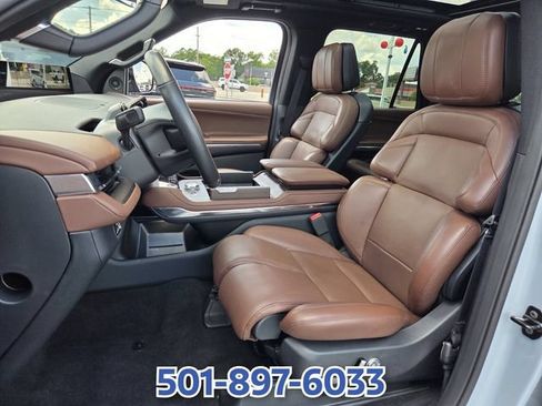 Certified 2025 Lincoln Navigator Reserve AWD/4WD image 9