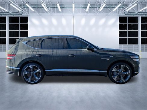 Used 2025 Genesis GV80 3.5T Prestige image 3