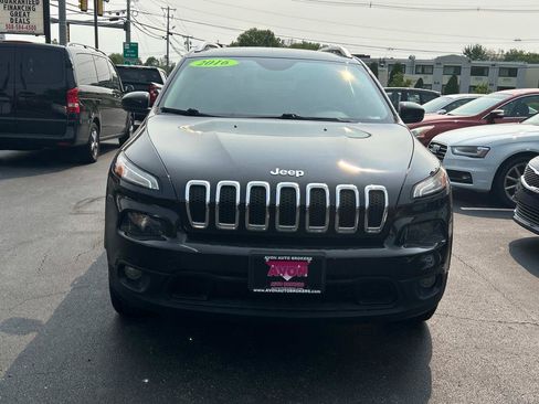 Used 2016 Jeep Cherokee Latitude image 9