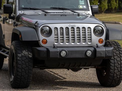 Used 2013 Jeep Wrangler Unlimited Rubicon w/ Connectivity Group AWD/4WD image 6