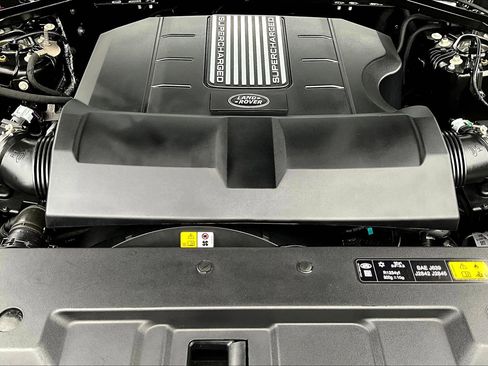 Used 2024 Land Rover Defender 110 SE image 32