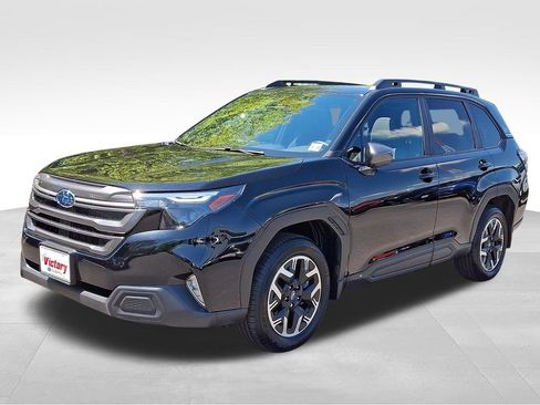 Used 2025 Subaru Forester Premium AWD/4WD image 3