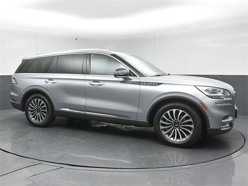 Used 2022 Lincoln Aviator Reserve w/ Equipment Group 201A image 5