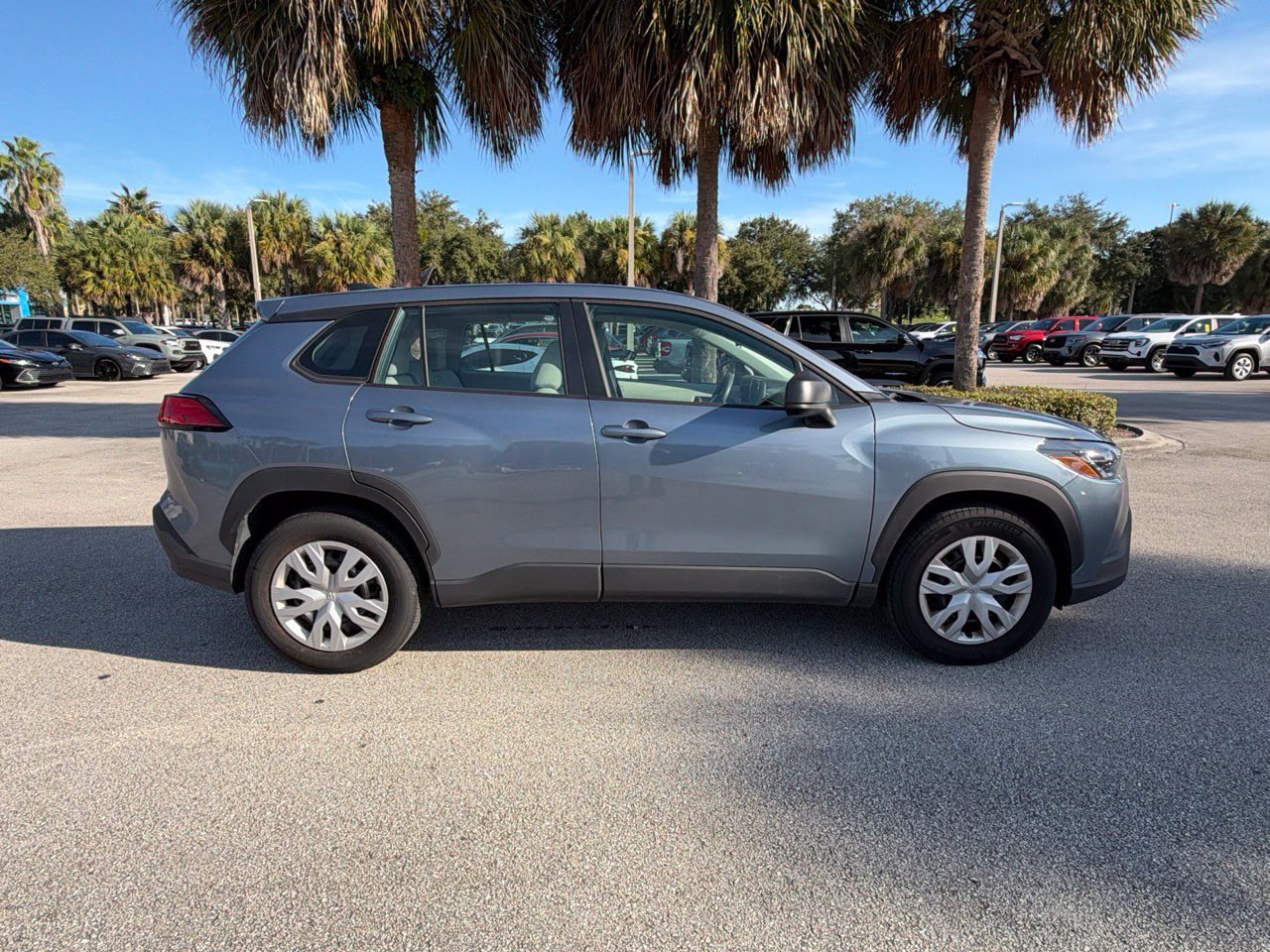 Used 2025 Toyota Corolla Cross L FWD image 4