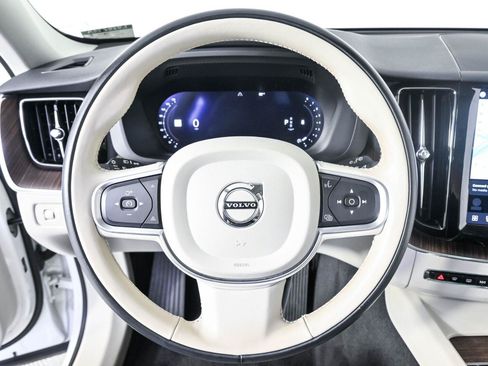 Certified 2022 Volvo XC60 B5 Momentum w/ Protection Package AWD/4WD image 8