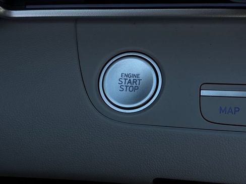 Used 2025 Hyundai Elantra Limited FWD image 21