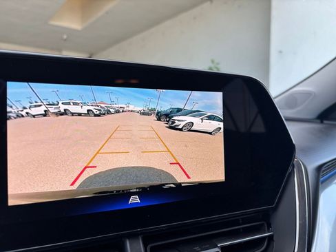 Used 2025 Chevrolet Trax LT w/ LT Convenience Package image 23