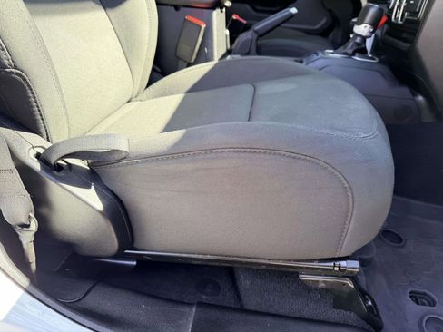 Used 2023 Jeep Gladiator Willys image 14