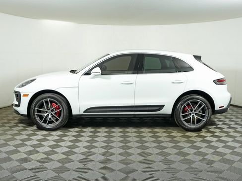 Certified 2023 Porsche Macan S image 2