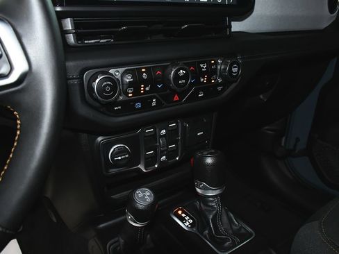 Used 2024 Jeep Wrangler Unlimited Sahara AWD/4WD image 31