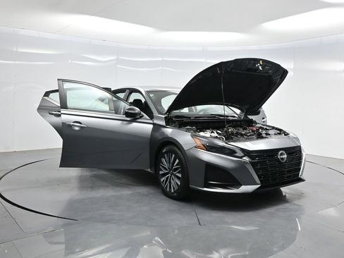 Used 2024 Nissan Altima 2.5 SV FWD image 36