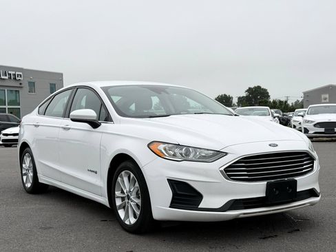 Used 2019 Ford Fusion SE FWD image 4