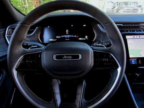 Used 2023 Jeep Grand Cherokee Overland w/ Luxury Tech Group IV image 26