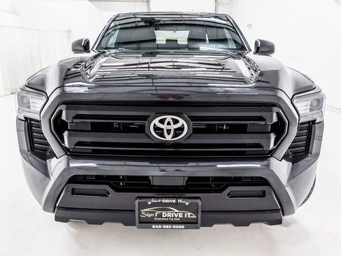 Used 2025 Toyota Tacoma SR image 10
