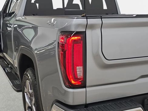 Used 2023 GMC Sierra 1500 SLT w/ SLT Premium Package AWD/4WD image 33